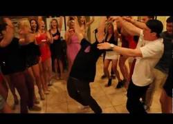 Enlace a Lo que pasa siempre cuando quiero ser el alma de la fiesta