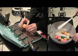 Enlace a Y así es como puedes hacer una composición musical completa usando pelotas de ping-pong