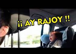 Enlace a Niña de 2 años le canta a Rajoy