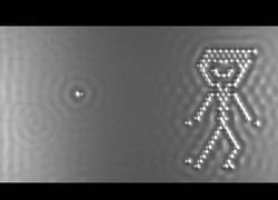 Enlace a La película más pequeña del mundo, hecha con átomos: A Boy And His Atom