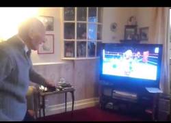 Enlace a Mi abuelo me machaca en la Wii Boxing