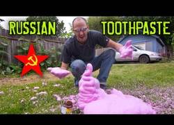 Enlace a Así hacen la pasta de dientes en Rusia