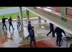 Enlace a Los miembros de la unidad de antidisturbios de la UIP de Valladolid agreden a varios manifestantes