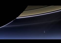 Enlace a La Tierra, un insignificante píxel visto desde Saturno