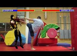Enlace a ¿Nunca has pensado en participar en Mortal Kombat de verdad? ¡SuperOleg ya lo ha hecho!