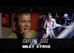 Enlace a Reacción del Capitán Kirk y su tripulación al ver la actuacion de Miley Cyrus
