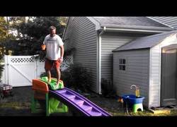 Enlace a ¿En qué momento subirte de pie en esto te puede parecer buena idea?