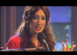 Enlace a Berto Romero y Ana Morgade interpretando Wannabe de las Spice Girls, con un toque aflamencado