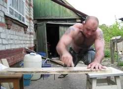 Enlace a ¿Para qué necesitas un martillo si puedes clavar los clavos con las manos desnudas?