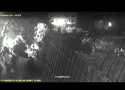 Enlace a Drama en Melilla, 300 inmigrantes saltando las vallas para entrar en España