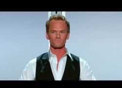 Enlace a Neil Patrick Harris haciendo otro número musical en los Emmy (con Nathan Fillion & Sarah Silverman)