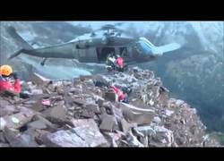 Enlace a Control impresionante de este piloto de helicóptero de salvamento