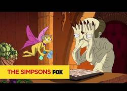 Enlace a Intro de Los Simpson, para el especial Halloween 2013, dirigida por Guillermo del Toro