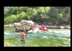 Enlace a Dicen que el hombre es el único animal que tropieza dos veces con la misma piedra