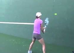 Enlace a La habilidad de esta chica con la raqueta no tiene igual