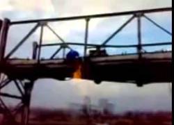 Enlace a Este puente sí que colgaba de un hilo