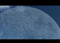 Enlace a ¿Cómo se vería la Luna si orbitase a la misma distancia que la estación espacial internacional?