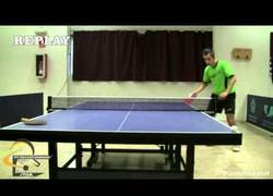 Enlace a El Juan Palomo del ping-pong, él solito se basta