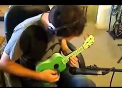 Enlace a Un auténtico maestro del ukelele