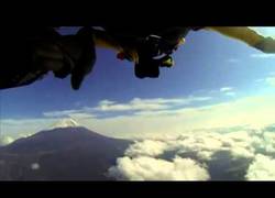 Enlace a Volando con jet pack sobre el Monte Fuji, yo también quiero uno de esos
