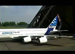 Enlace a Esto es llevar el aeromodelismo a otro nivel, réplica de un Airbus A380, ¿creéis que volará?