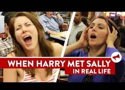 Enlace a 20 mujeres recrean a la vez la mítica escena del orgasmo fingido de Cuando Harry encontró a Sally
