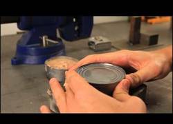 Enlace a ¿Cómo abrir una lata de conserva sin usar ninguna herramienta y sin dar golpes?