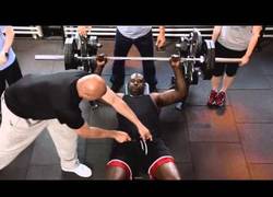 Enlace a ¿Quién creéis que levanta más en press de banca Shaquille o Barkley?