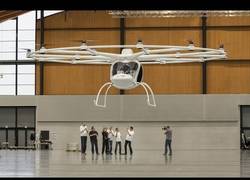 Enlace a Pruebas con éxito de un multicóptero biplaza, un dron a escala humana