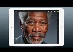 Enlace a Un retrato hiperrealista hecho con un iPad y a dedo