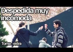 Enlace a A todos nos ha pasado, no sabes muy bien cómo despedirte, ¿le das la mano, un abrazo...?