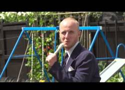 Enlace a Este presentador se lleva una desagradable sorpresa durante un juego cruel