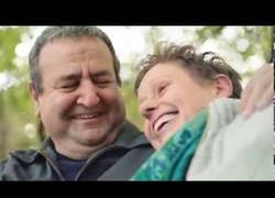 Enlace a Haría cualquier cosa para hacer reír a su mujer con cáncer de mama, The Tutu Project