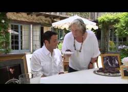 Enlace a Épica escena de la peli Matilda interpretada 17 años después por los mismos actores