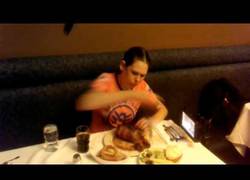 Enlace a Tan fácil como comer 2 kilos de carne en 2min, no quiero imaginar el empacho posterior...