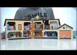 Enlace a Presentación del set de LEGO de Los Simpson (inglés)