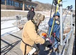 Enlace a Así fotografían aves pescando sin tener que esperar