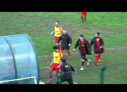 Enlace a La manera más tonta de celebrar un gol y conseguir que te expulsen