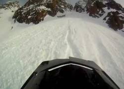 Enlace a Creo que no olvidará fácilmente este accidente con la moto de nieve