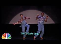 Enlace a Will Smith y Jimmy Fallon interpretando la evolución del baile hip-hop