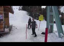 Enlace a Y aquí tenemos al inútil de la pista de esquí