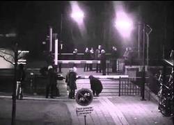 Enlace a Jugándose la vida por no esperar un par de minutos