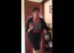 Enlace a Madre descubre la visita sorpresa de su hijo