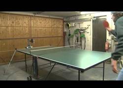 Enlace a Y así es como Forever Alone juega al ping-pong