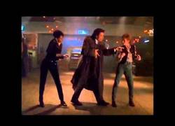 Enlace a Una nueva manera de bailar ''Sexy and I know it'', ¡gracias John Travolta!