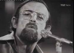 Enlace a ¿Te crees un máquina de los silbidos? Eso es porque no conoces a Roger Whittaker