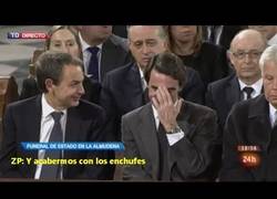Enlace a ¿De qué se reían Zapatero y Aznar en el funeral de Suárez? La respuesta...