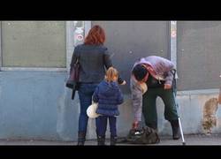 Enlace a ¿Ayudarías a un mendigo tullido si lo vieras en un apuro?