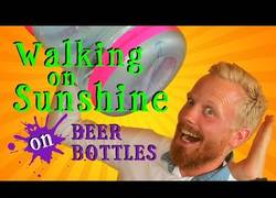 Enlace a Los Bottle Boys dan la bienvenida al buen tiempo como sólo ellos saben hacer