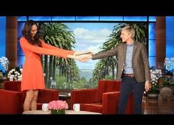 Enlace a La modelo mal photoshopeada de Target mostró sus larguísimos brazos a Ellen DeGeneres
